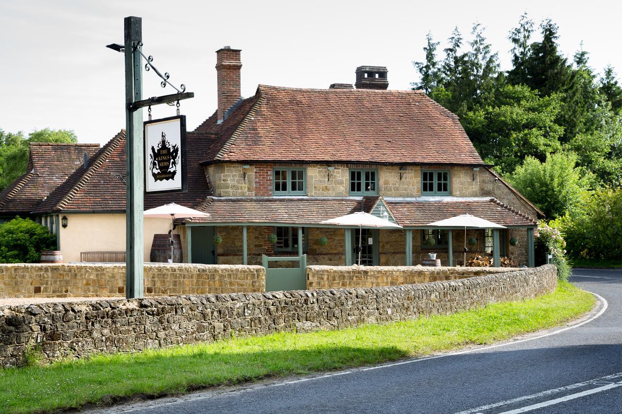 The Kings Arms Hotel Fernhurst Exterior photo