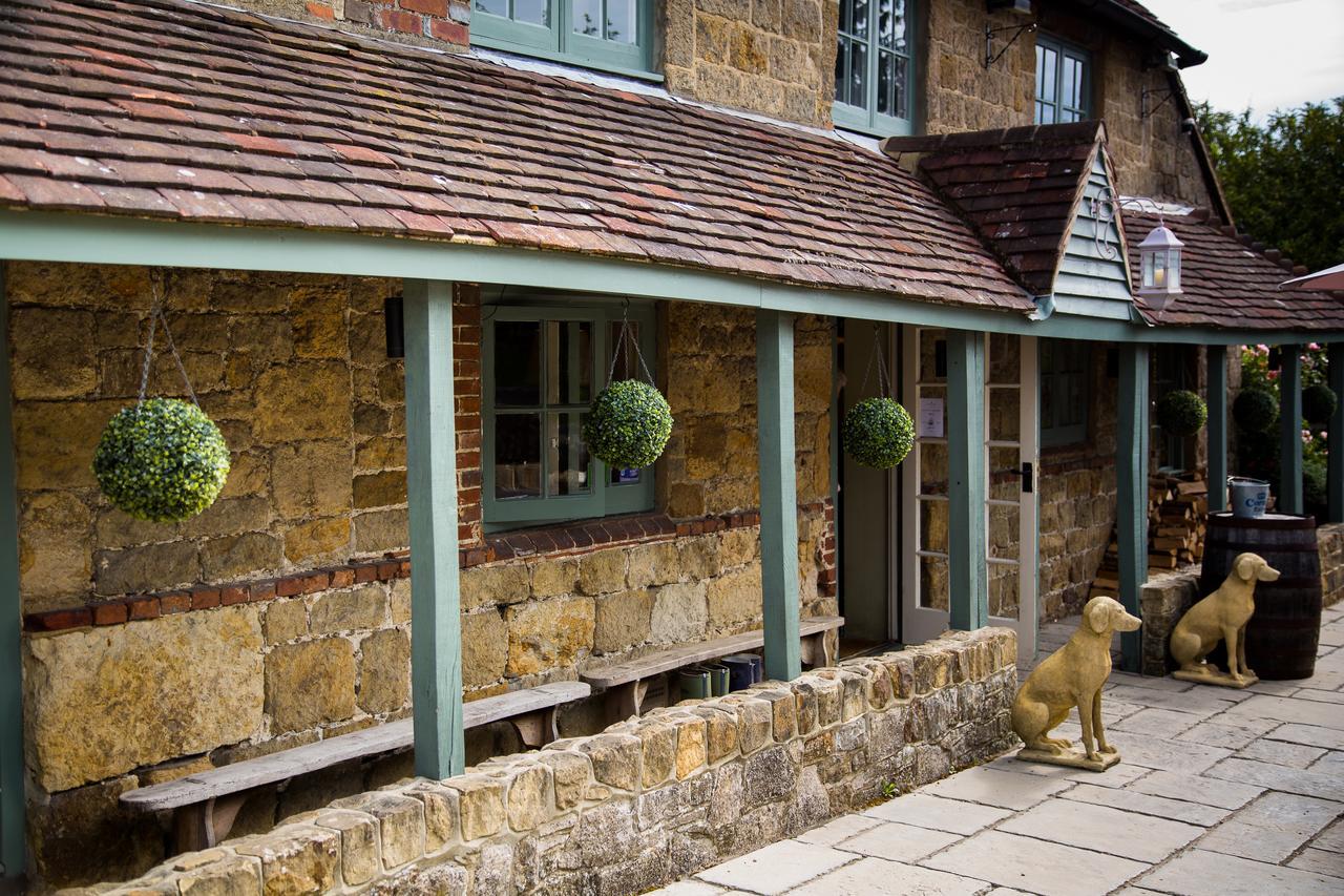 The Kings Arms Hotel Fernhurst Exterior photo