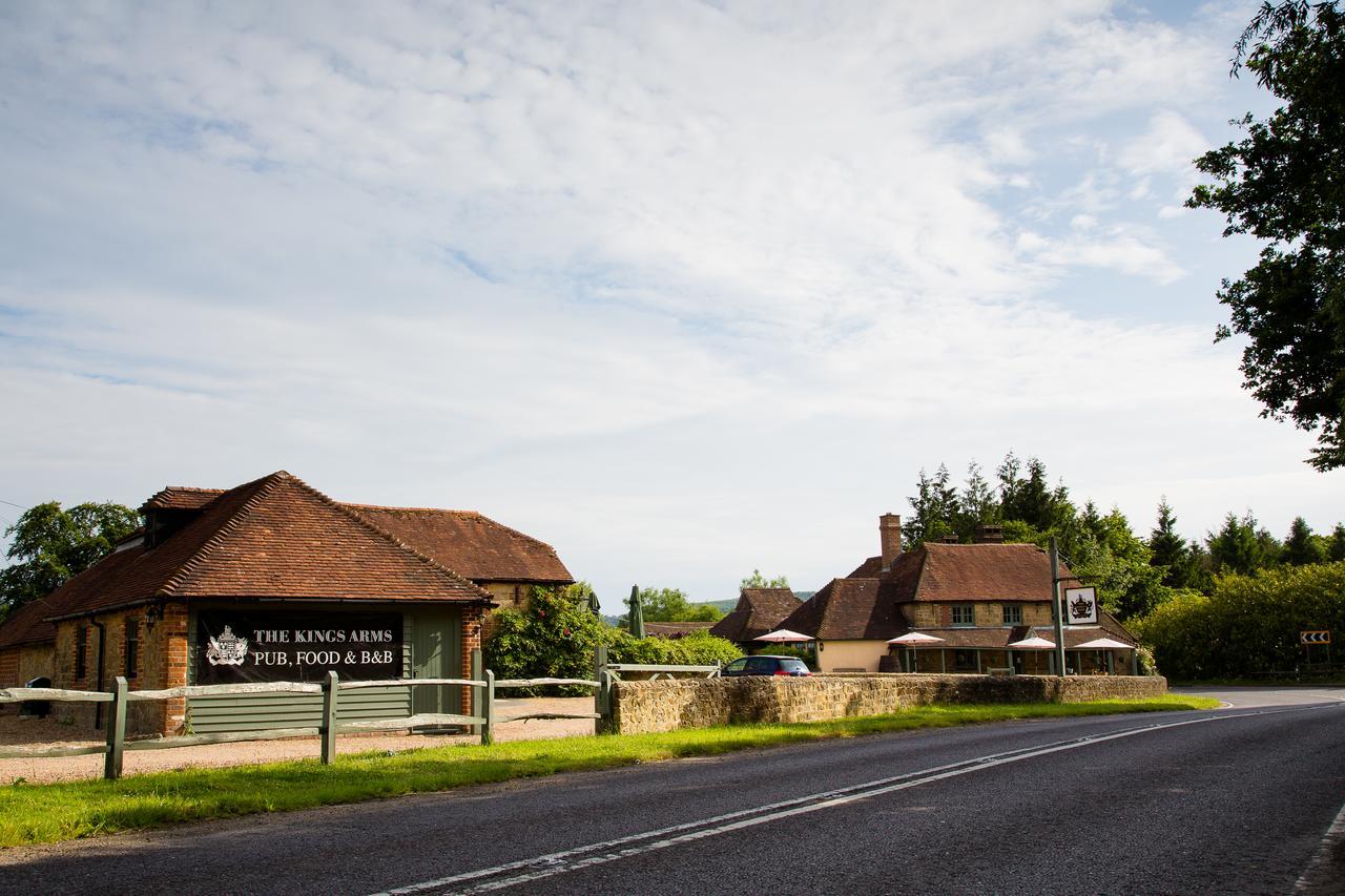 The Kings Arms Hotel Fernhurst Exterior photo